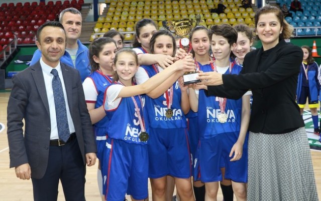 Yıldız Kızlar Basketbolda Şampiyon Neva