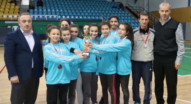 Yıldız Kızlar Basketbolda Şampiyon Neva