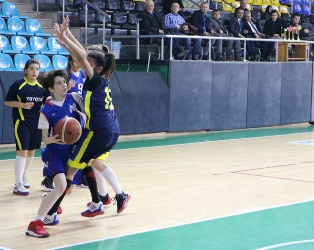 Yıldız Kızlar Basketbolda Şampiyon Neva