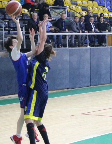Yıldız Kızlar Basketbolda Şampiyon Neva
