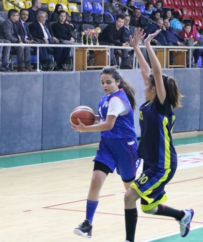 Yıldız Kızlar Basketbolda Şampiyon Neva