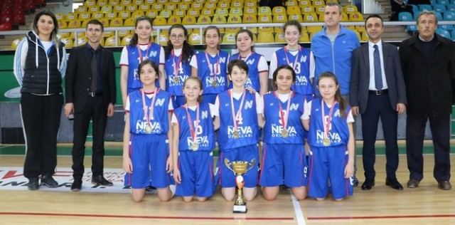Yıldız Kızlar Basketbolda Şampiyon Neva