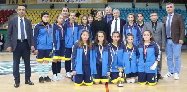 Yıldız Kızlar Basketbolda Şampiyon Neva