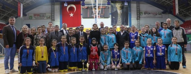 Yıldız Kızlar Basketbolda Şampiyon Neva
