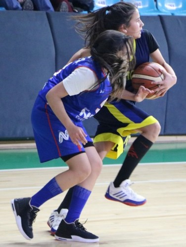 Yıldız Kızlar Basketbolda Şampiyon Neva