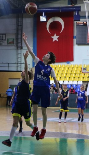 Yıldız Kızlar Basketbolda Şampiyon Neva