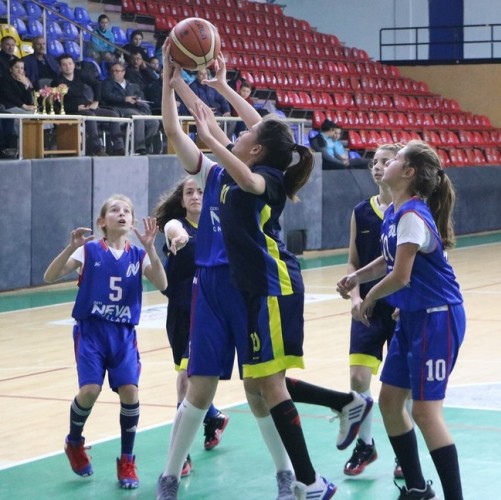 Yıldız Kızlar Basketbolda Şampiyon Neva