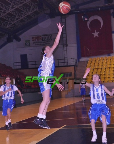 Gençlik Merkezi Gençlikspor-Telekeomspor (B) : 58-04