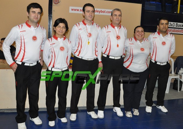 Genç kızlar voleybolda kupa Yeni Hendekspor'un