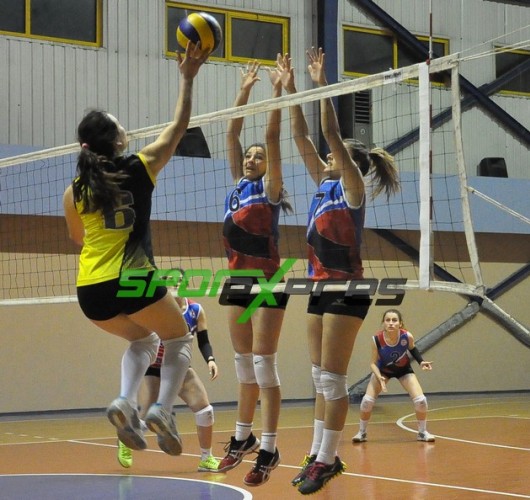 Genç kızlar voleybolda kupa Yeni Hendekspor'un