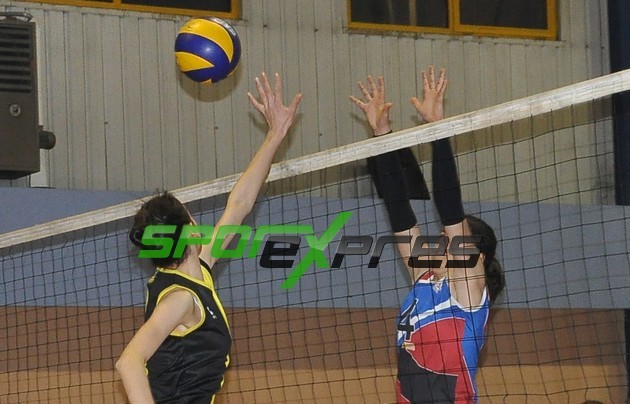 Genç kızlar voleybolda kupa Yeni Hendekspor'un