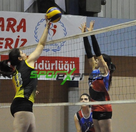 Genç kızlar voleybolda kupa Yeni Hendekspor'un