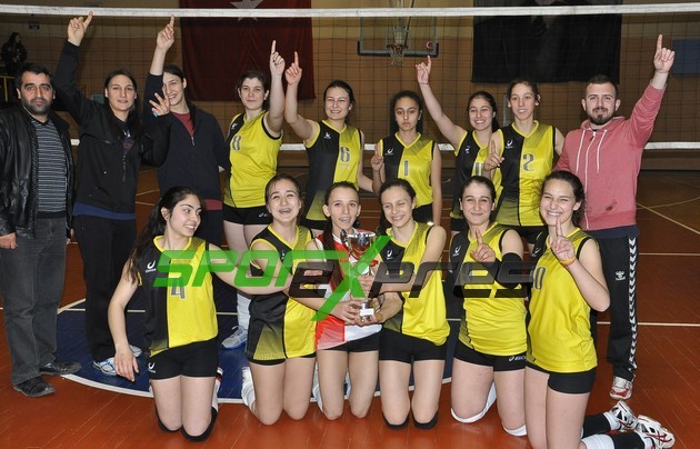 Genç kızlar voleybolda kupa Yeni Hendekspor'un