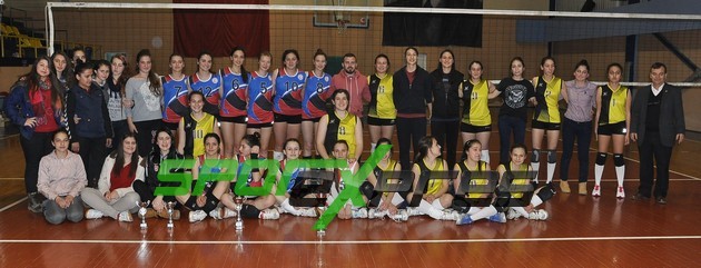 Genç kızlar voleybolda kupa Yeni Hendekspor'un