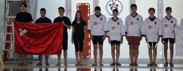 Okullu Sporcular Yüzdü