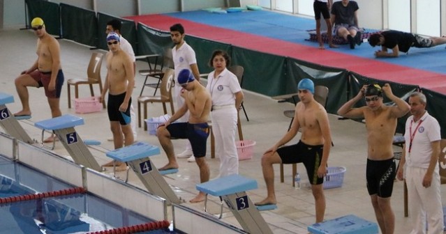 Okullu Sporcular Yüzdü