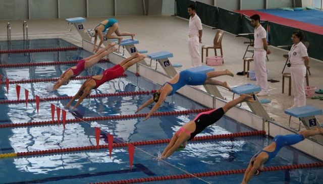 Okullu Sporcular Yüzdü