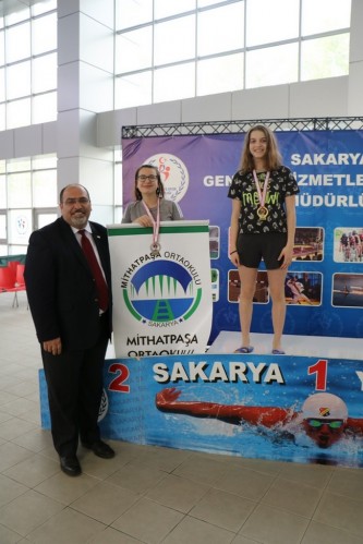 Okullar arası yüzme yarışları sona erdi