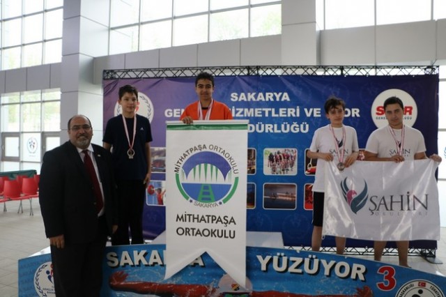 Okullar arası yüzme yarışları sona erdi