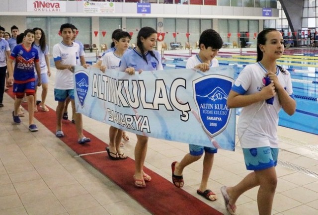 Yüzme Sakarya İl Birinciliği yarışları sonaerdi