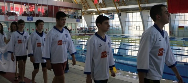 Okullu Sporcular Yüzdü