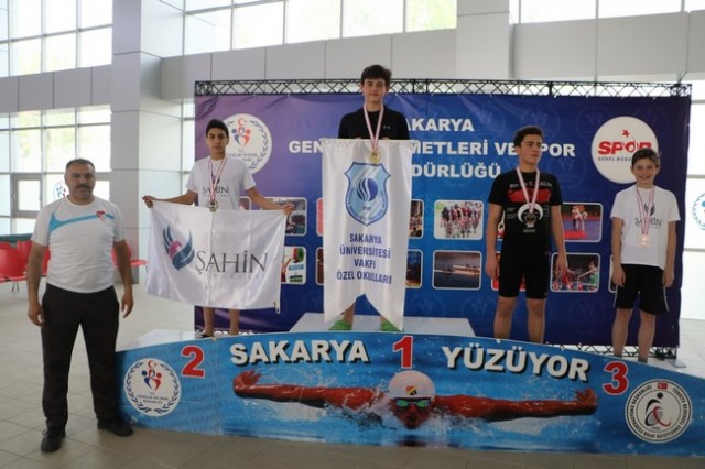 Okullar arası yüzme yarışları sona erdi