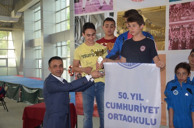 Okullar arası yüzme yarışları sona erdi