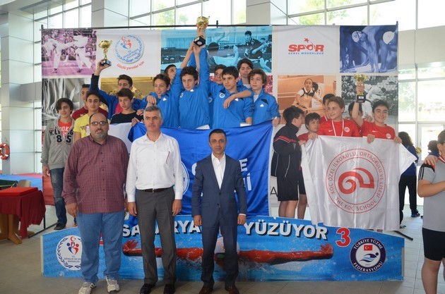 Okullar arası yüzme yarışları sona erdi