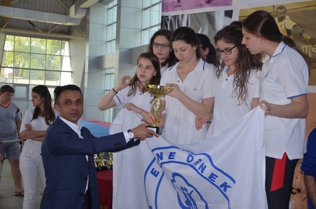 Okullar arası yüzme yarışları sona erdi