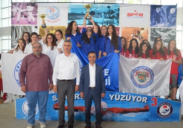 Okullar arası yüzme yarışları sona erdi