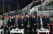Kadınlardan anlamlı maç