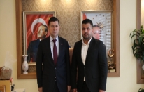 Akın'dan Yüzücü'ye ziyaret