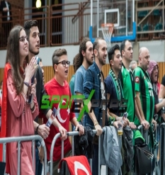 Dev Adamları Almanya'da yalnız bırakmadılar