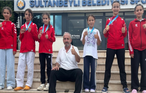 Akyazılı karateciler yine gururlandırdı