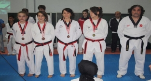 Sakaryalı Minik Taekwondocular terfi etti