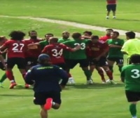 Sakaryaspor maçı kavga çıkınca yarıda kaldı!