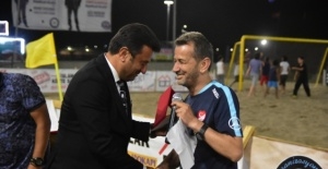 Karasu'da Plaj Futbolu Resitali