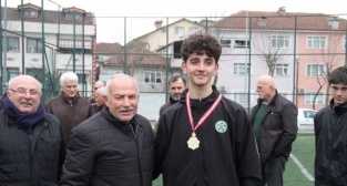 Harmanlıkspor kupaları topladı