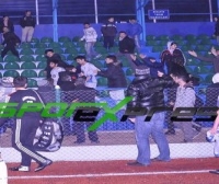 Adapazarısporlu futbolcular tribünlere saldırdı