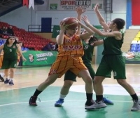 Basketbol'da bayanlar kupalarına kavuştu