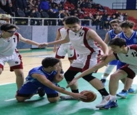 Basketçiler Kupayı Polislerden aldı