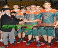Küçük Erkeklerde Sakarya Yıldızlar şampiyon