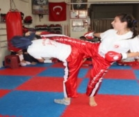 Kick  Boks'da terfi heyecanı yaşandı