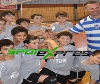 Küçükler  Voleybolda Çifte Zafer