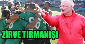 Sakaryaspor'un zirve tırmanışı sürüyor