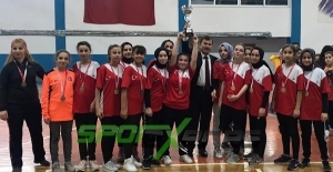 Yıldız Kızlar Hentbol'da Şampiyon Geyve