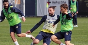 Sakaryalı futbolcu F.Bahçe'ye profesyonel imza attı