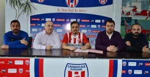 Onur imzayı attı