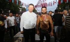 Akbalık Yağlı Güreşleri'nde baş pehlivan Serhat Gökmen