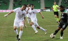 Sakaryaspor evinde fırsatı tepti